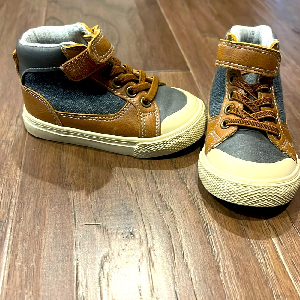 Max and Jake size 5 sneakers EUC